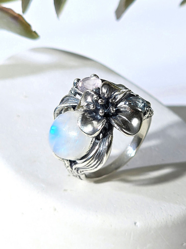Серебряное кольцо ETERI с лунным камнем, розовым кварцем и топазом